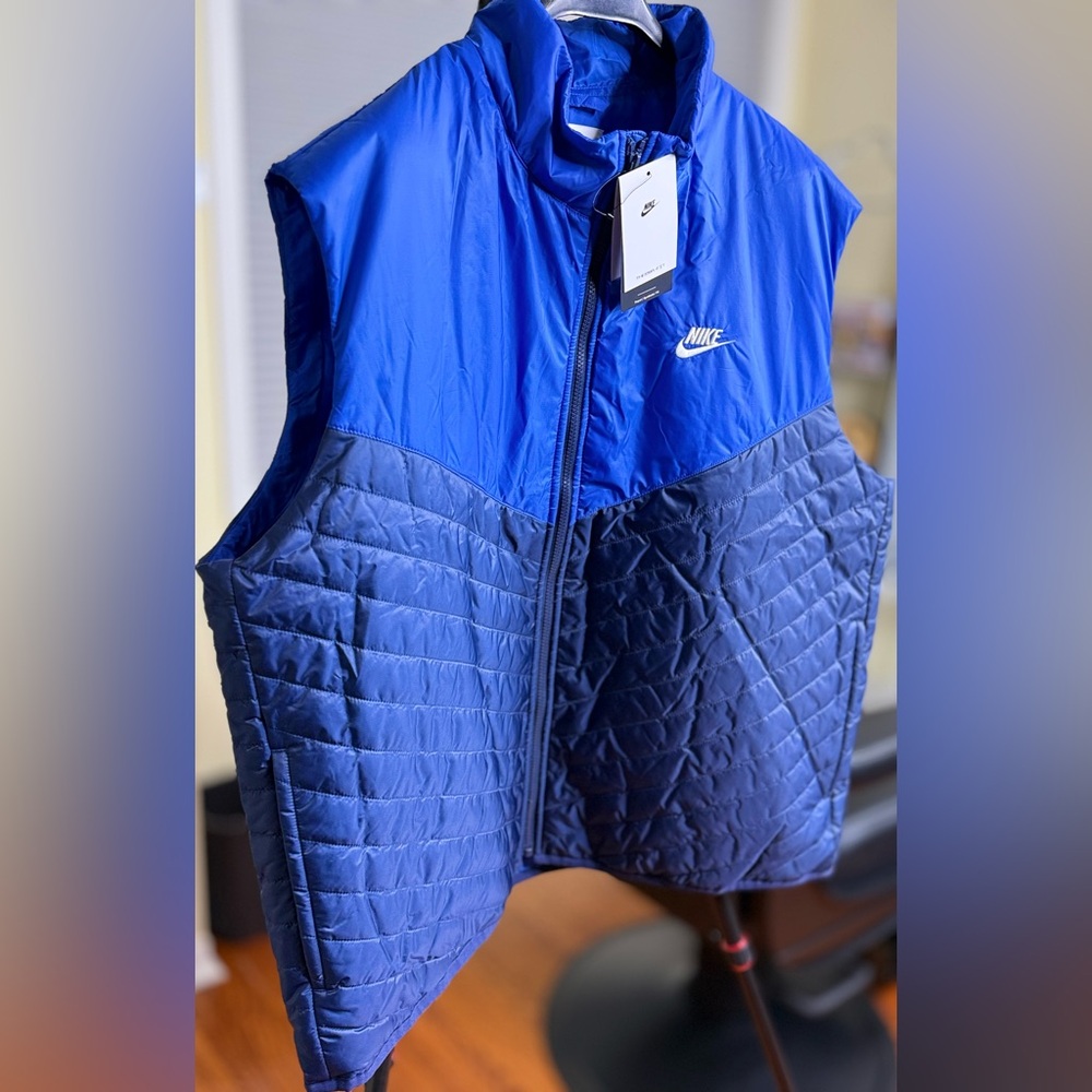 Gorgeous Nike Therma-FIT 
Midweight Puffer VEST!!! - Picture 2 of 9